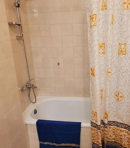 Center 2 Bedroom Apartment, Free Parking Appartement *