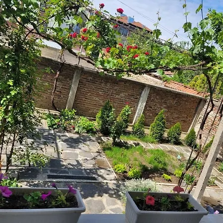 Center 2 Bdrm Apartment, 5min From Square & Garden, Free Parking Plovdiv
