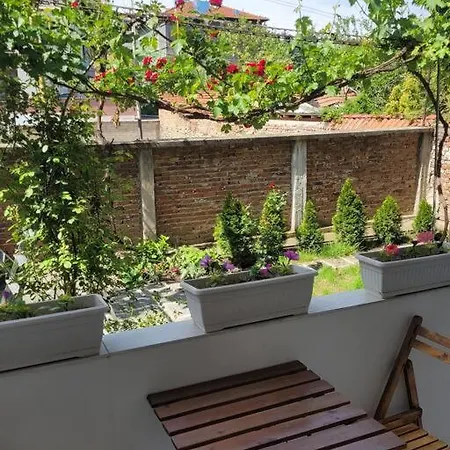 Center 2 Bdrm Apartment, 5min From Square & Garden, Free Parking Apartment *