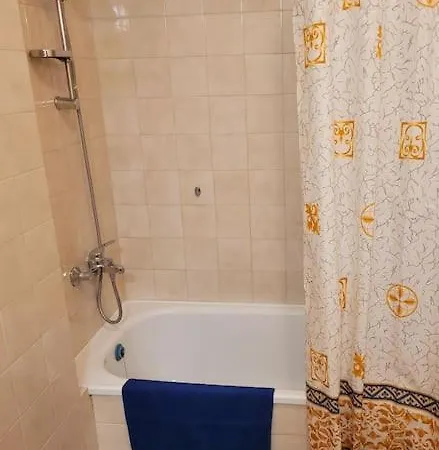 Center 2 Bdrm Apartment, 5min From Square & Garden, Free Parking Apartment *